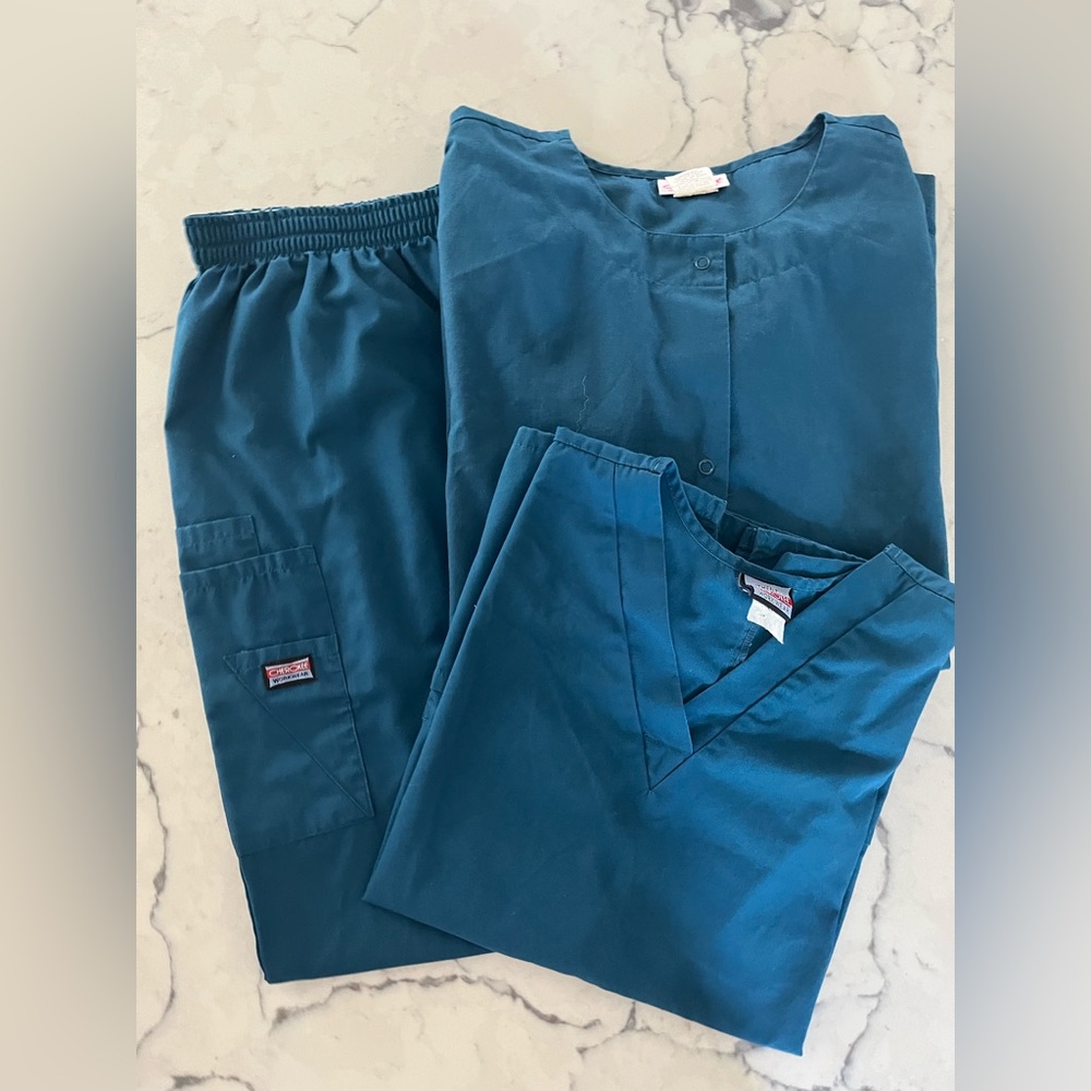 Caribbean blue 3 piece Cherokee scrub set, size XL, top, pants, jacket.
